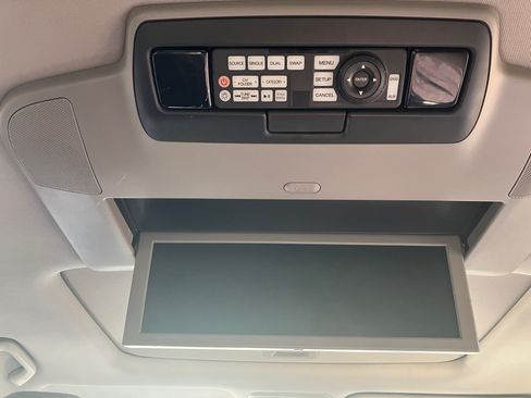 Used 2016 Honda Odyssey Touring Elite image 24