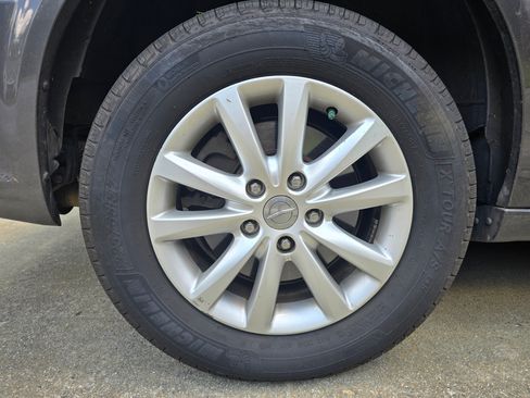 Used 2015 Chrysler Town & Country Limited Platinum image 9