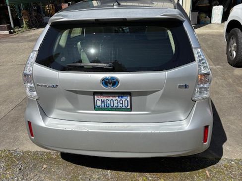 Used 2014 Toyota Prius V Five FWD image 8