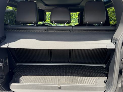 Used 2024 Land Rover Defender 90 Carpathian Edition image 12