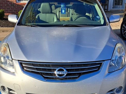 Used 2010 Nissan Altima 2.5 S image 2