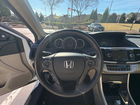 Used 2015 Honda Accord EX-L image 10