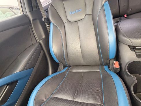 Used 2013 Hyundai Veloster Turbo image 4