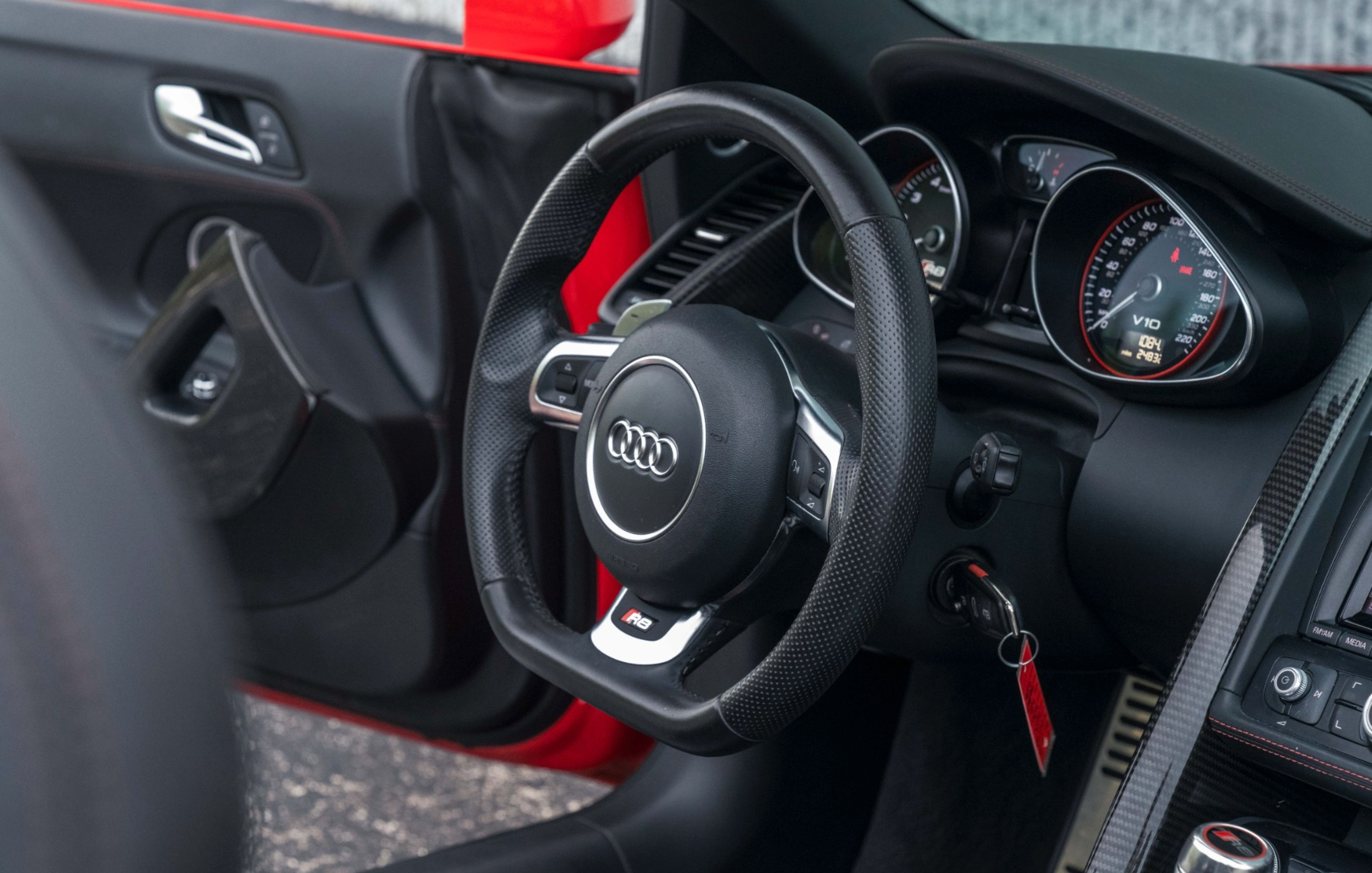 Used 2014 Audi R8 V10 w/ Ceramic Brake Package AWD/4WD image 16