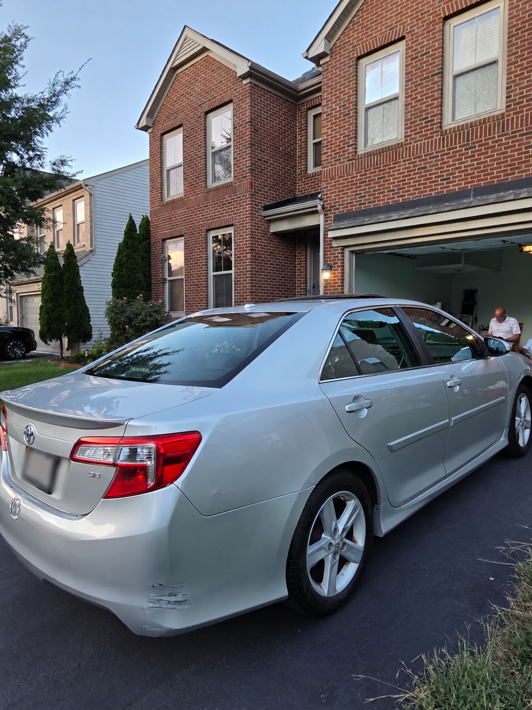 Used 2013 Toyota Camry SE w/ Leather Pkg FWD image 2