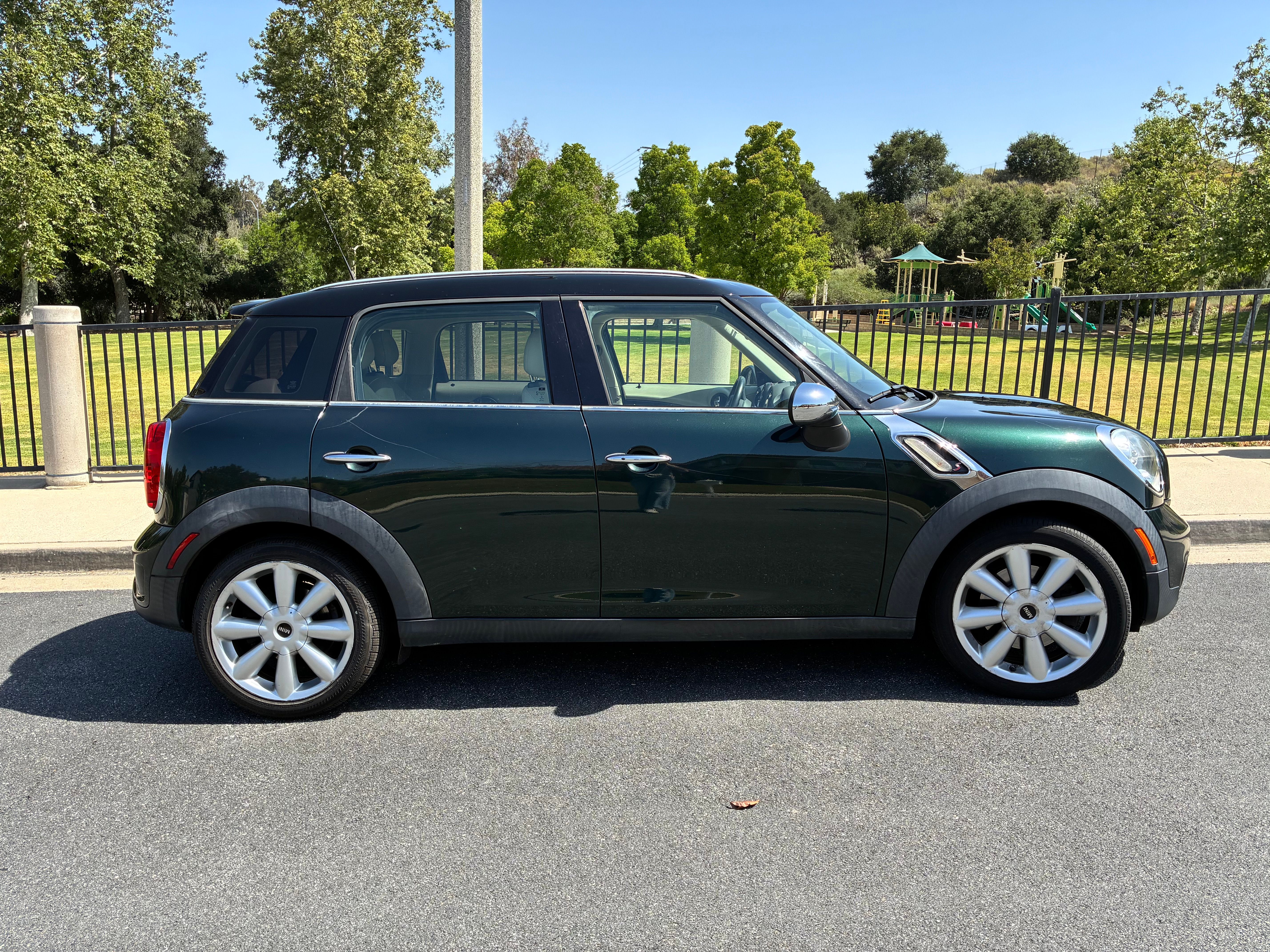 Used 2011 MINI Cooper Countryman S FWD image 4