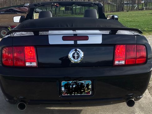 Used 2007 Ford Mustang Convertible RWD image 15