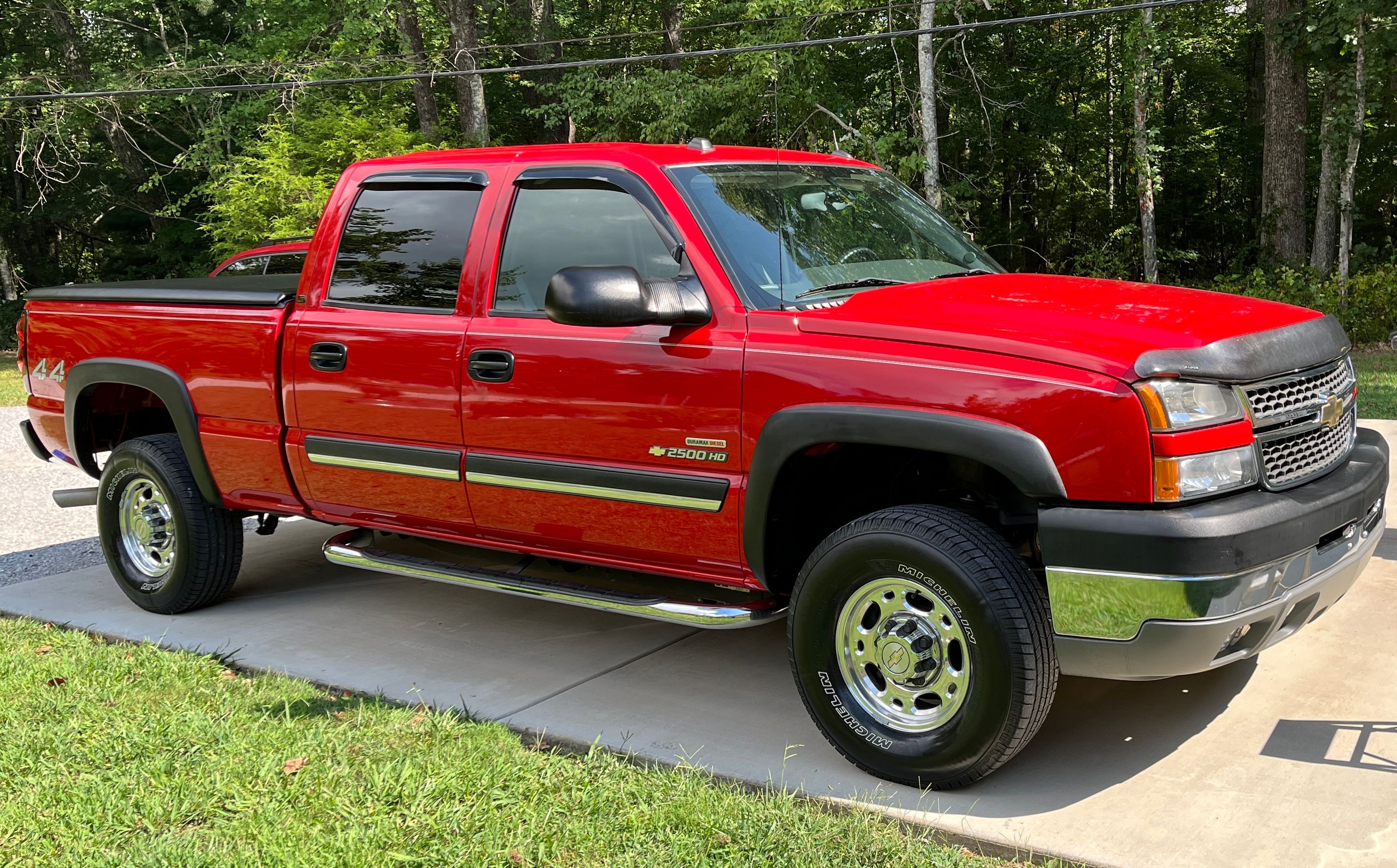 Used 2005 Chevrolet Silverado 2500 LT w/ Heavy-Duty Power Package AWD/4WD image 1