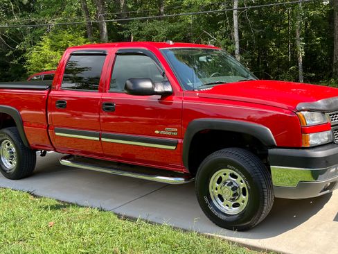 Used 2005 Chevrolet Silverado 2500 LT w/ Heavy-Duty Power Package AWD/4WD image 1