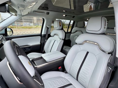 Used 2023 Rivian R1S Adventure AWD/4WD image 22