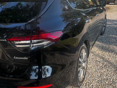 Used 2021 Maserati Levante GranLusso AWD/4WD image 11