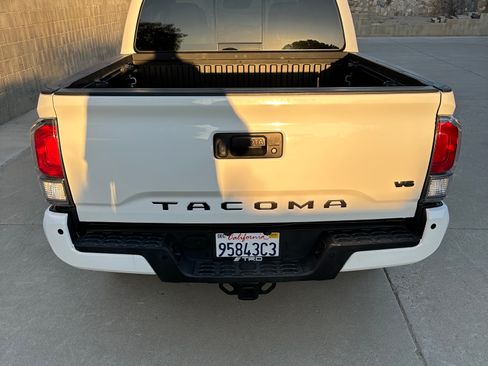 Used 2021 Toyota Tacoma TRD Off-Road w/ Technology Package image 6