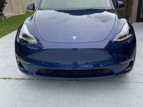 Used 2024 Tesla Model Y Long Range AWD/4WD image 1