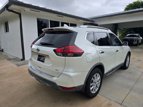 Used 2018 Nissan Rogue SV w/ Premium Package image 8
