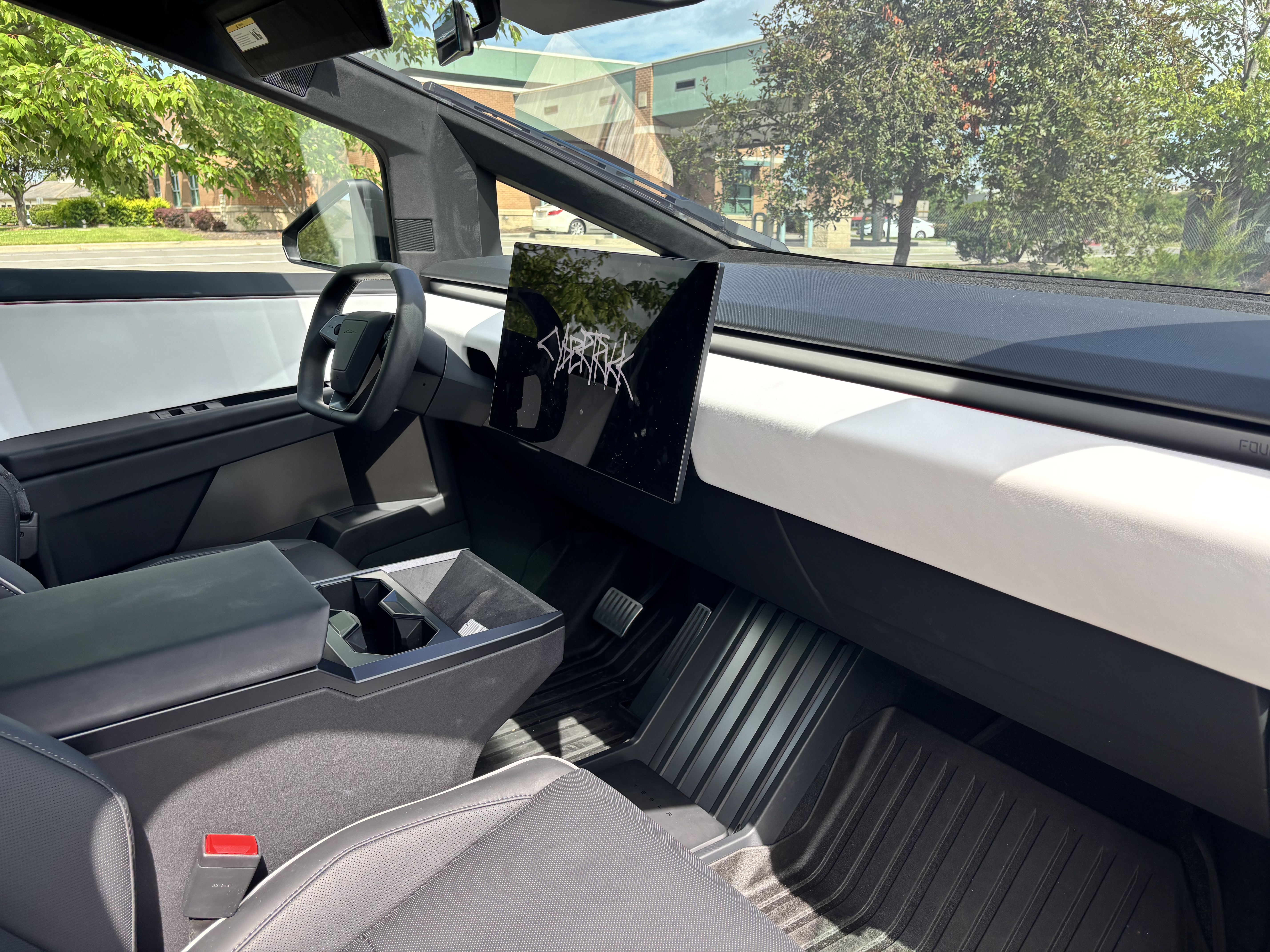 Used 2024 Tesla Cybertruck AWD Crew Cab image 4