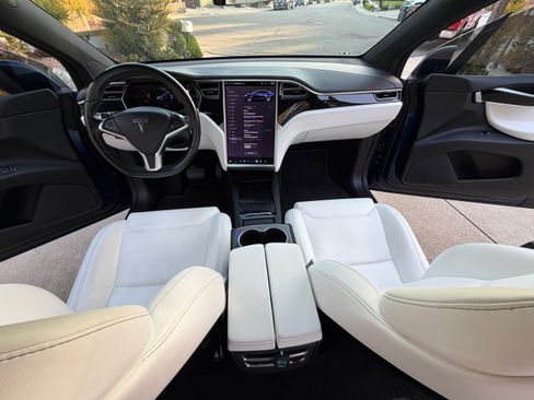Used 2016 Tesla Model X 75D AWD/4WD image 5