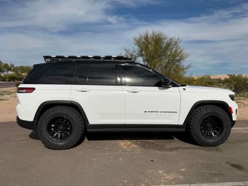 Used 2022 Jeep Grand Cherokee Trailhawk w/ Advanced Protech Group II image 10