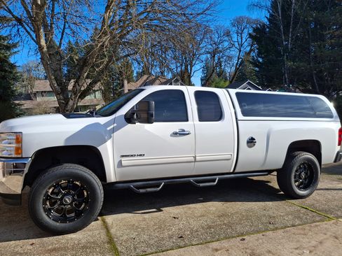 Used 2011 Chevrolet Silverado 3500 LT w/ Interior Plus Package image 8