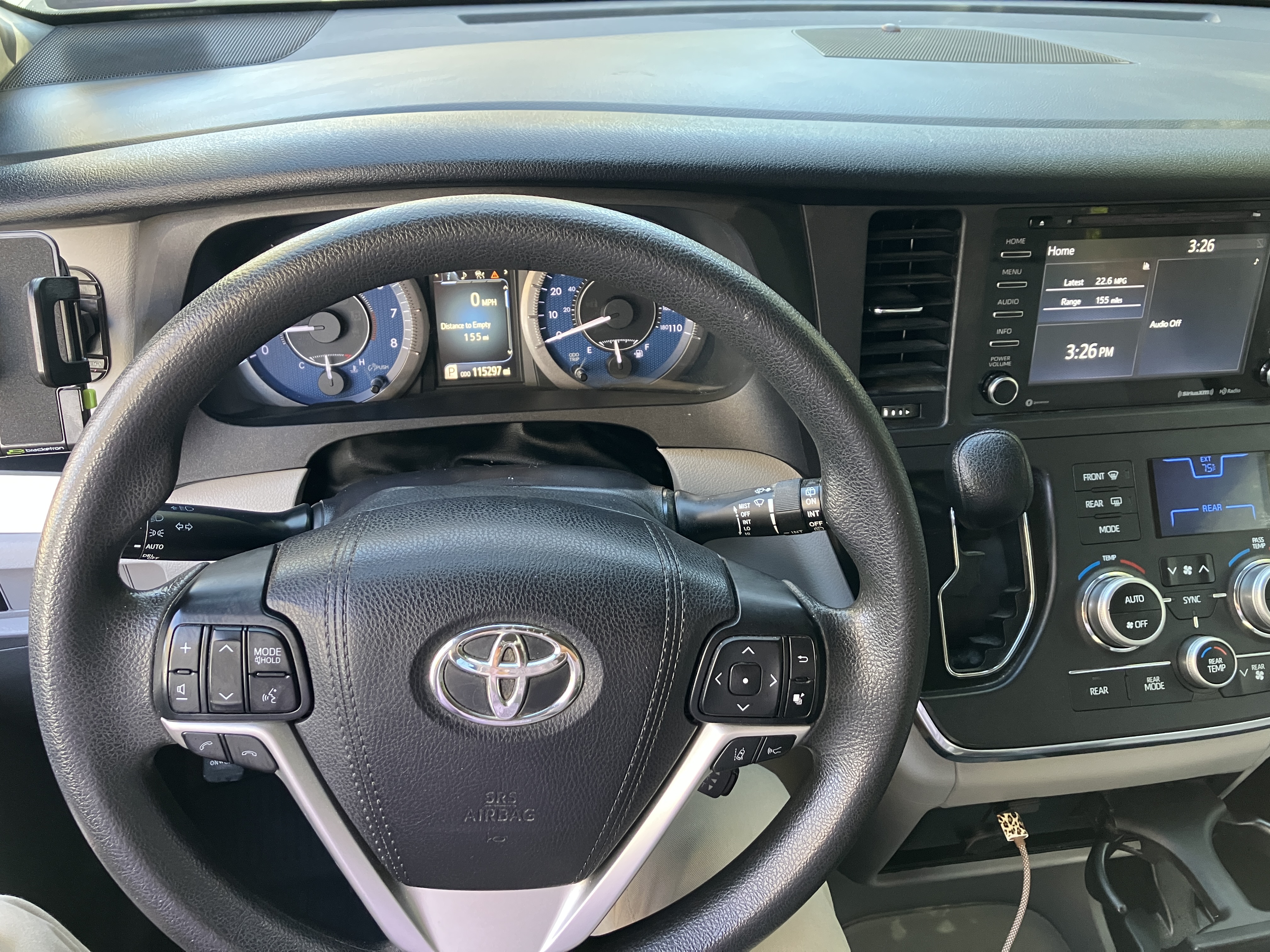 Used 2018 Toyota Sienna LE FWD image 2