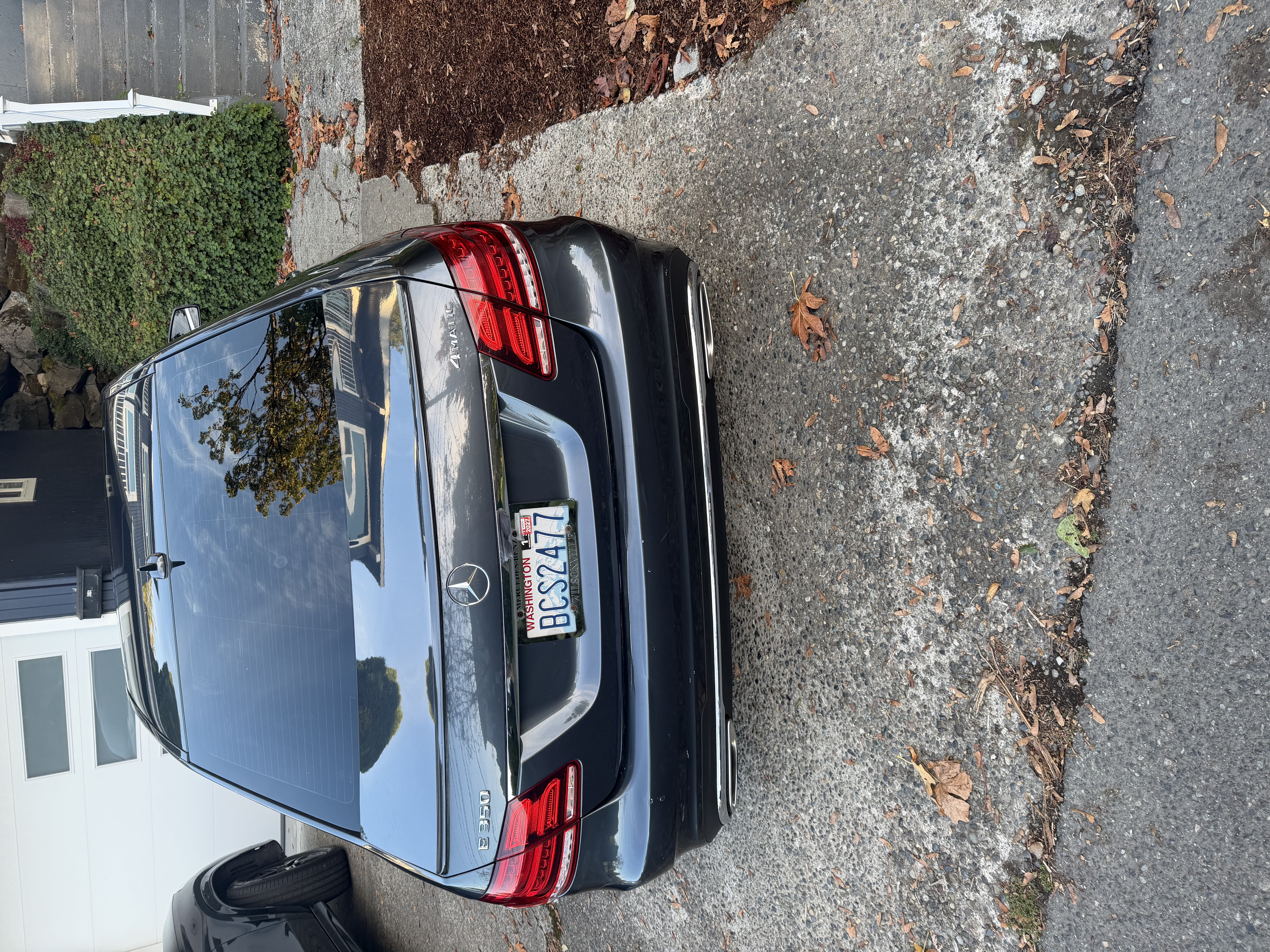 Used 2014 Mercedes-Benz E 350 4MATIC Sedan image 9