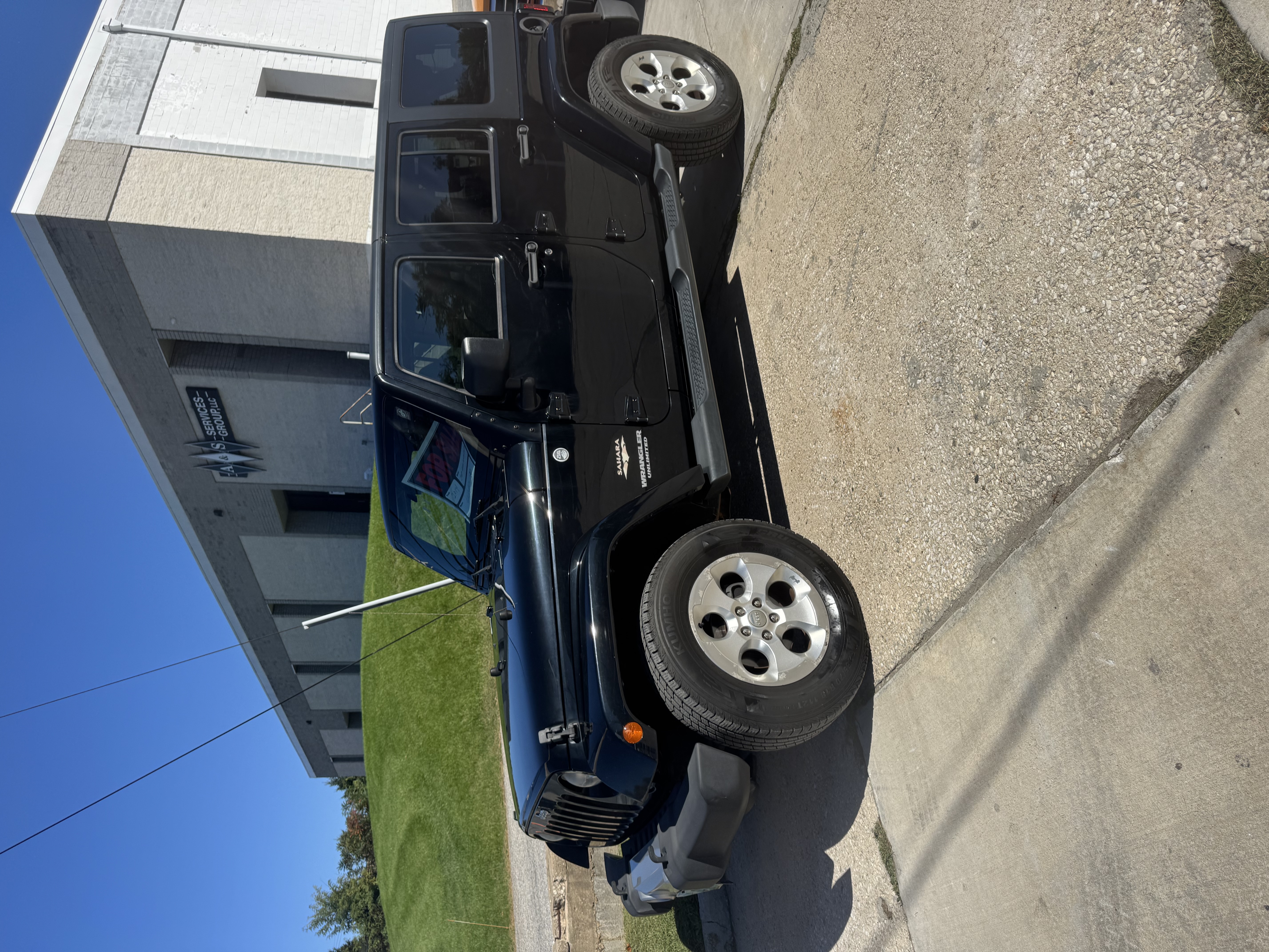 Used 2014 Jeep Wrangler Unlimited Sahara w/ Dual Top Group AWD/4WD image 1