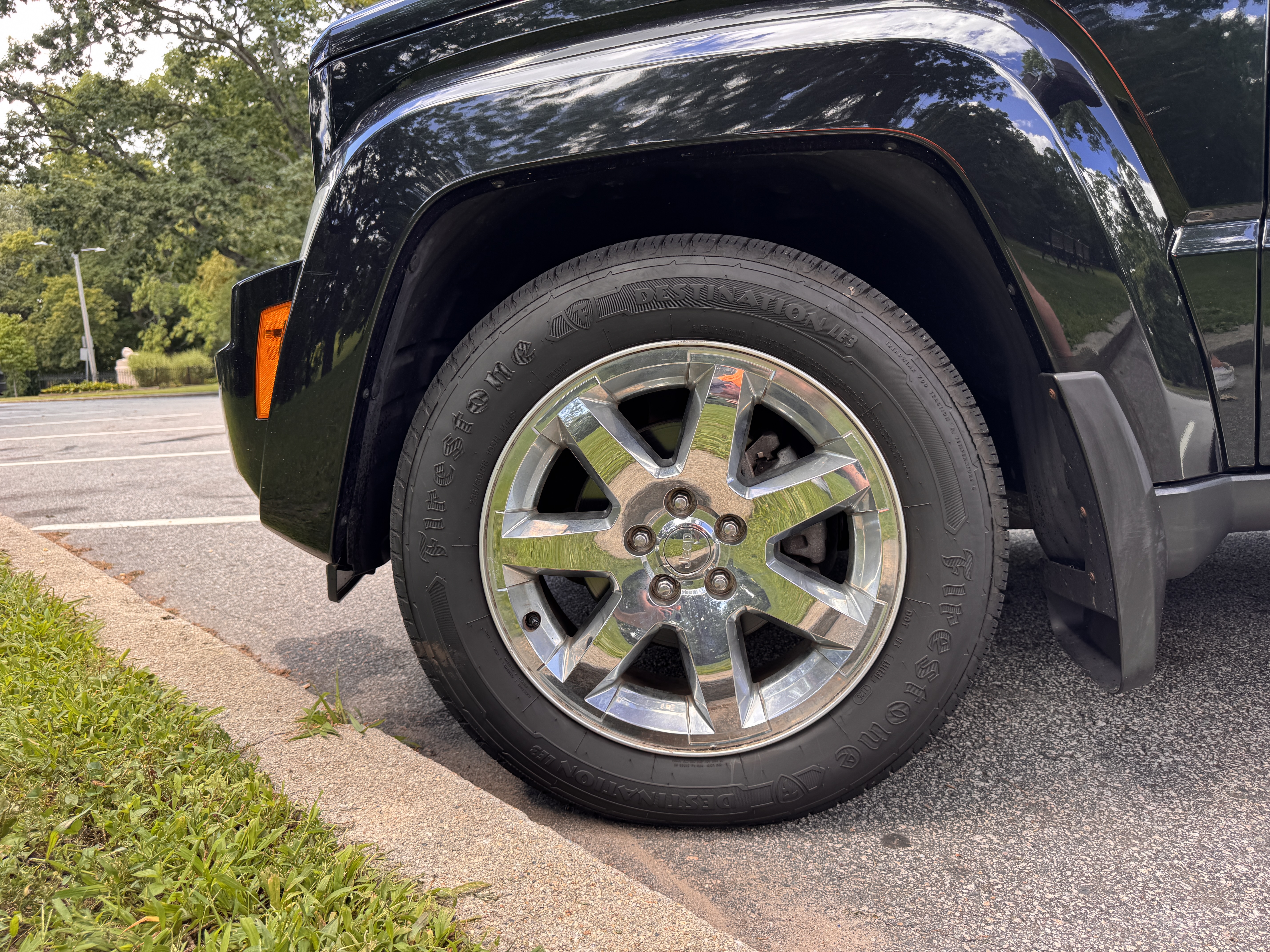 Used 2012 Jeep Liberty Sport AWD/4WD image 27