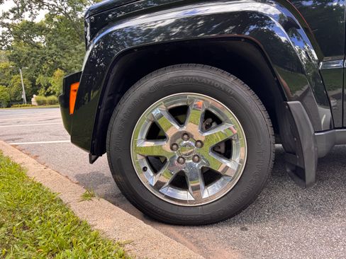 Used 2012 Jeep Liberty Sport AWD/4WD image 27