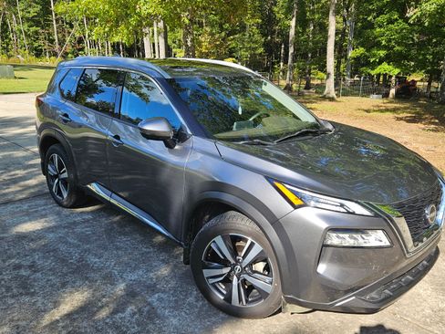 Used 2023 Nissan Rogue SL image 2