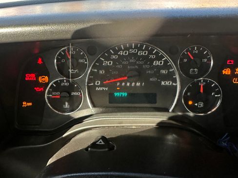 Used 2014 Chevrolet Express 2500 RWD image 2