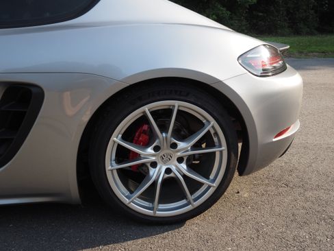 Used 2018 Porsche 718 Cayman S RWD image 18