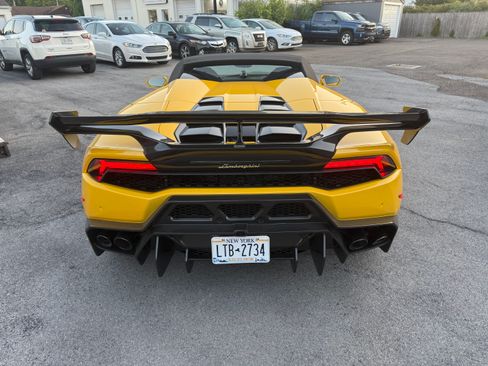 Used 2017 Lamborghini Huracan LP 580-2 RWD image 8