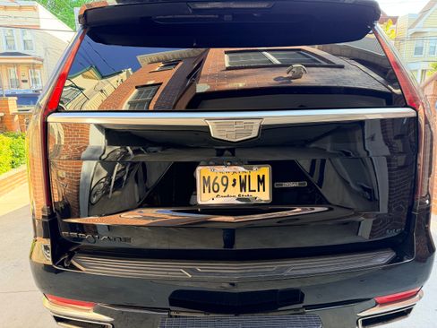 Used 2021 Cadillac Escalade ESV Premium Luxury AWD/4WD image 1