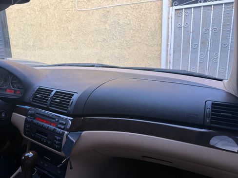 Used 2003 BMW 330xi Sedan image 12