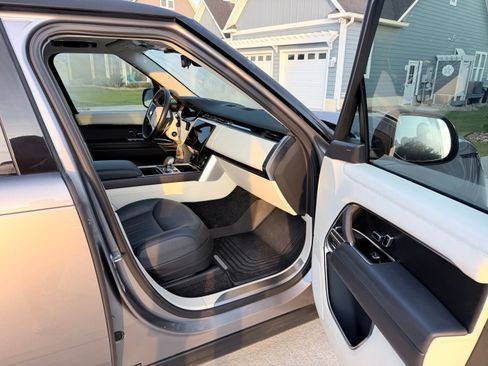 Used 2023 Land Rover Range Rover SE AWD/4WD image 6