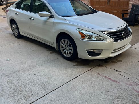 Used 2013 Nissan Altima 2.5 S FWD image 1