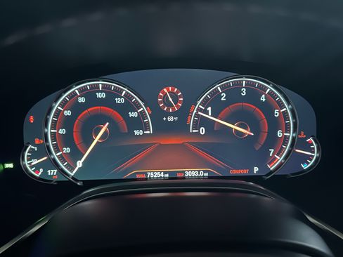 Used 2016 BMW 740i image 10