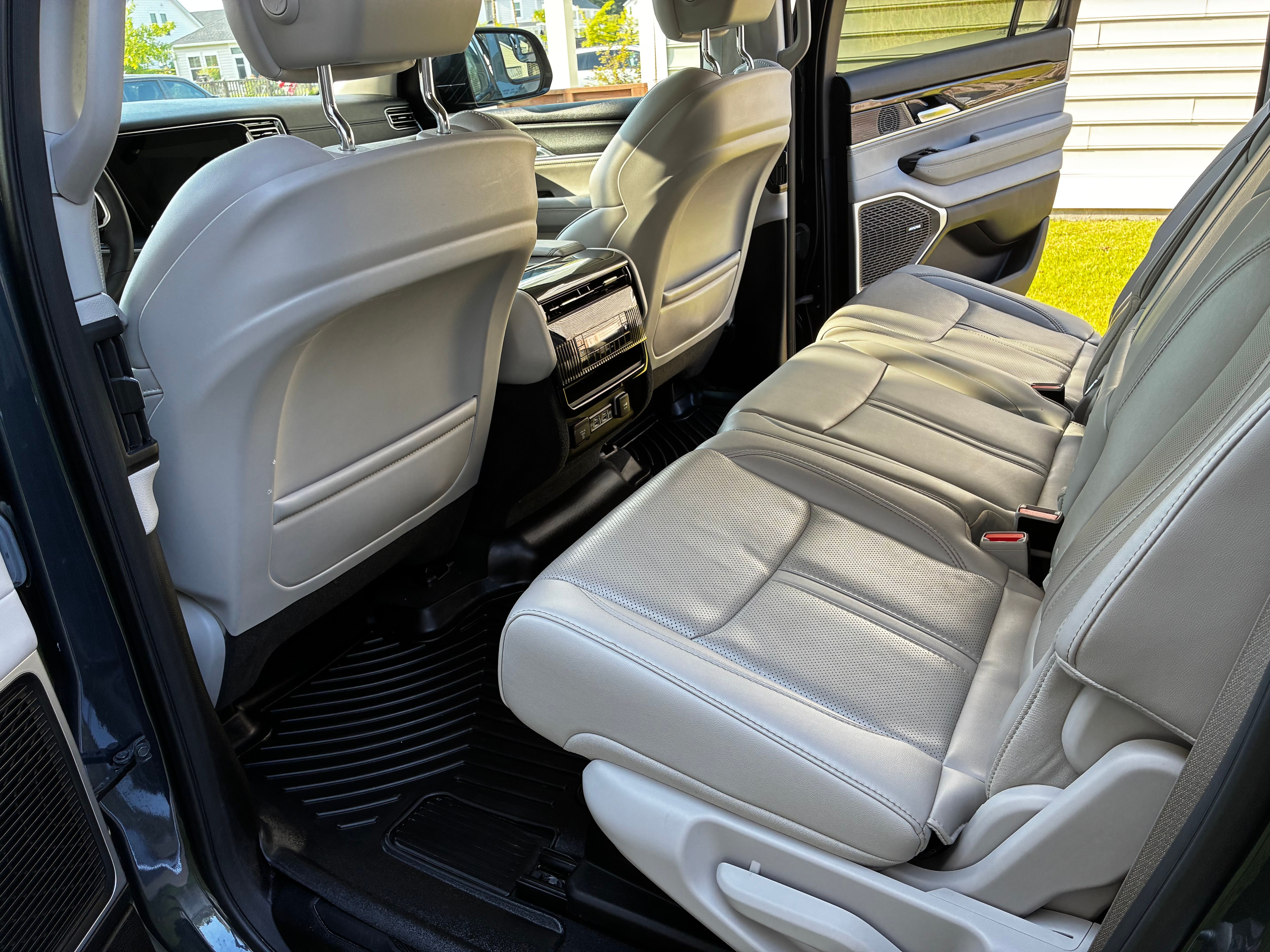 Used 2023 Jeep Wagoneer 2WD w/ Premium Group I image 13