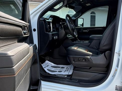 Used 2024 GMC Sierra 2500 AT4 w/ AT4 Premium Plus Package AWD/4WD image 16