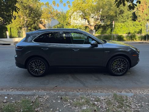 Used 2021 Porsche Cayenne E-Hybrid AWD/4WD image 4