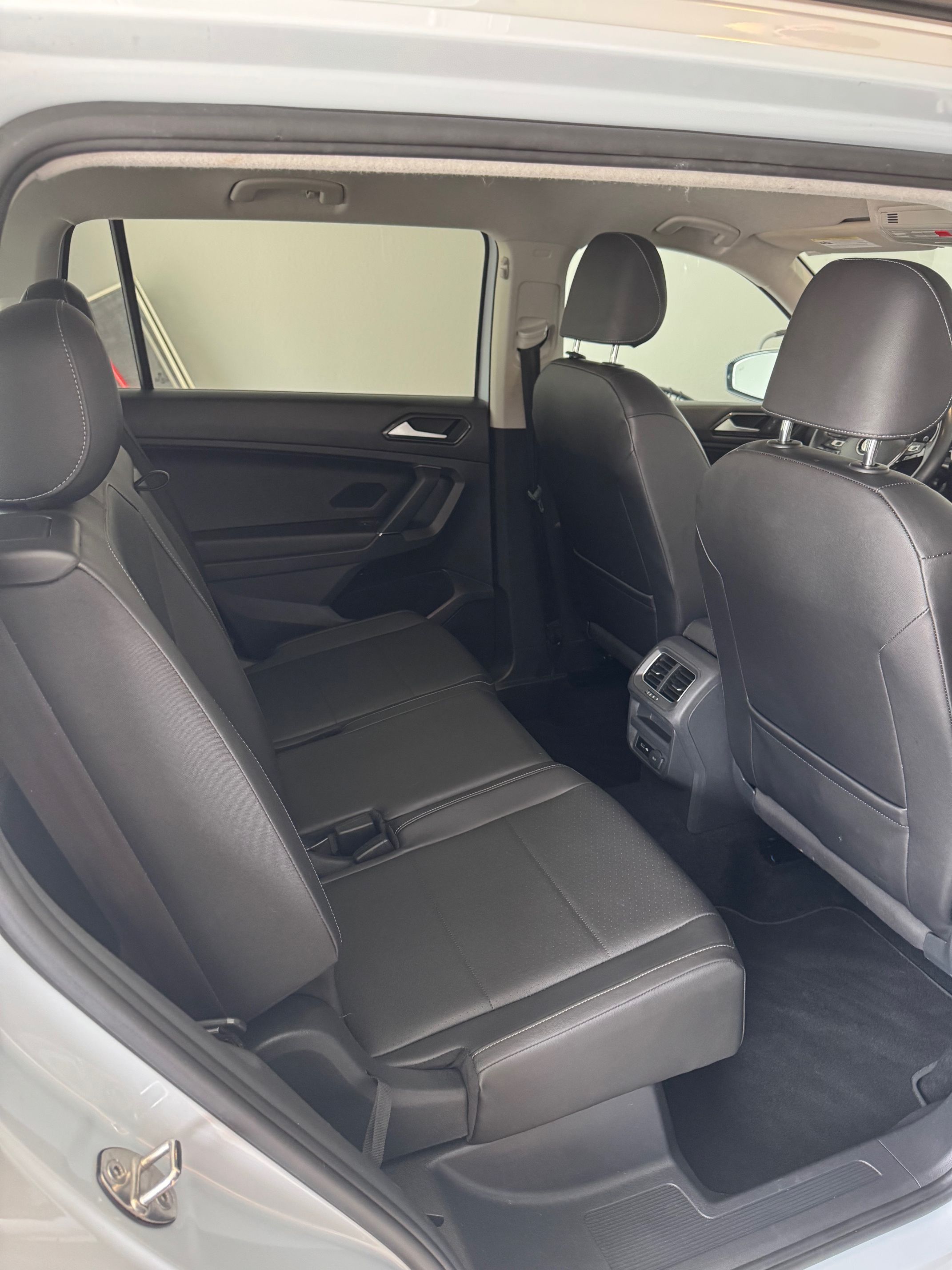 Used 2018 Volkswagen Tiguan SE FWD image 6
