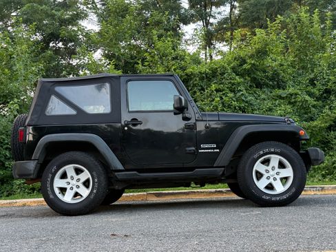 Used 2017 Jeep Wrangler Sport w/ Quick Order Package 24S AWD/4WD image 4