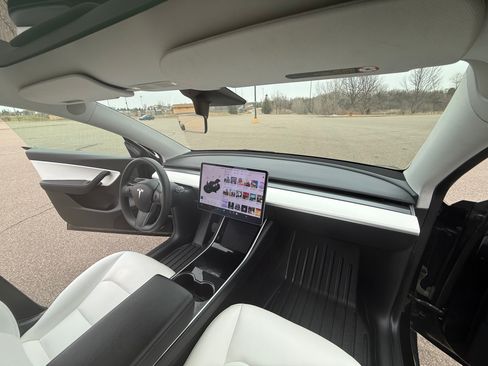 Used 2021 Tesla Model Y Long Range image 14