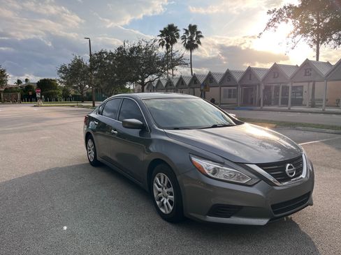 Used 2018 Nissan Altima 2.5 S w/ S Convenience Package image 13