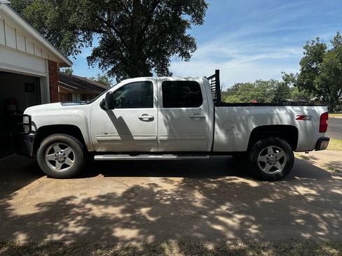 Used 2013 Chevrolet Silverado 2500 LTZ w/ LTZ Plus Package AWD/4WD image 2