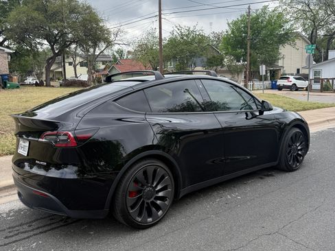 Used 2022 Tesla Model Y Performance image 2