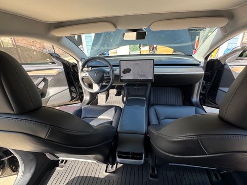 Used 2021 Tesla Model 3 Long Range image 16