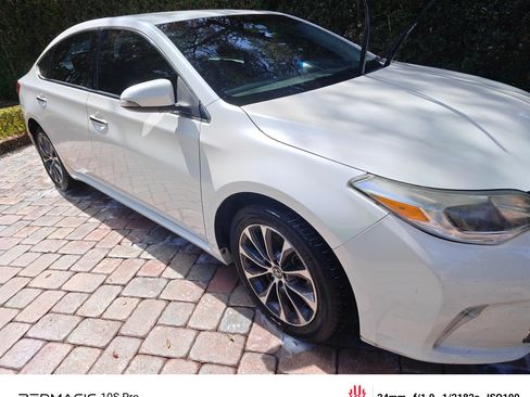 Used 2016 Toyota Avalon XLE image 2