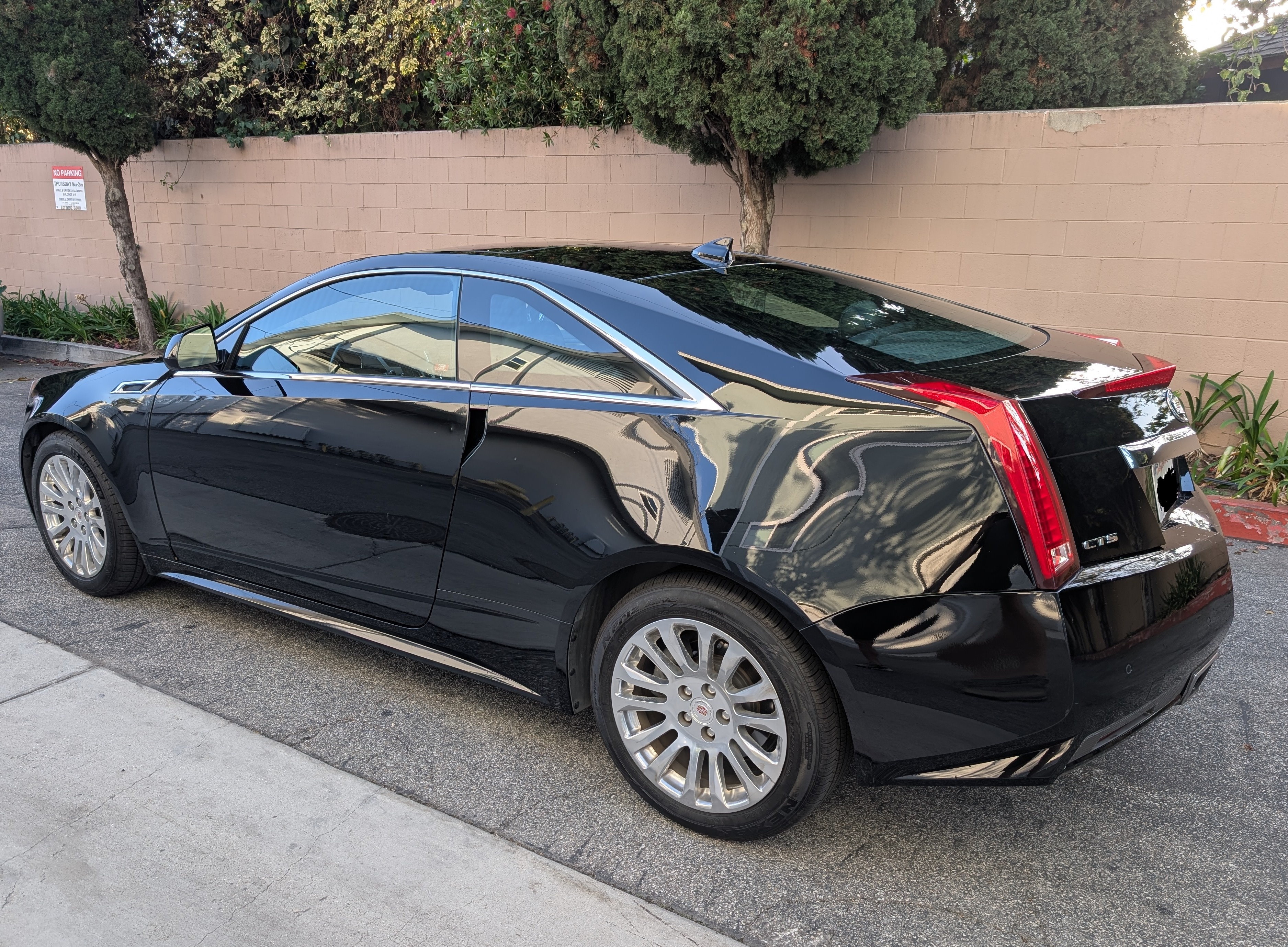 Used 2012 Cadillac CTS Premium RWD image 2