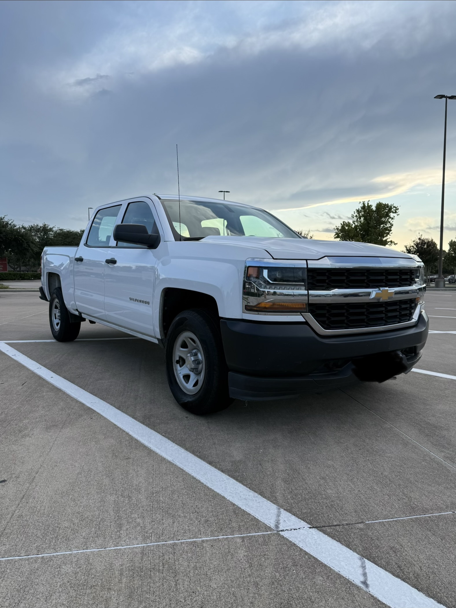 Used 2018 Chevrolet Silverado 1500 W/T w/ Trailering Package AWD/4WD image 2