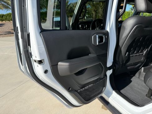 Used 2022 Jeep Wrangler Unlimited Rubicon w/ Xtreme Recon 35" Tire Package image 11